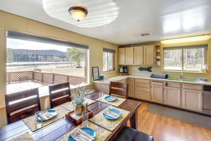Hike Bike & Boat: Cabin w / Dock on Seeley Lake!