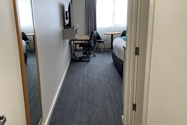 Room 10 of 34