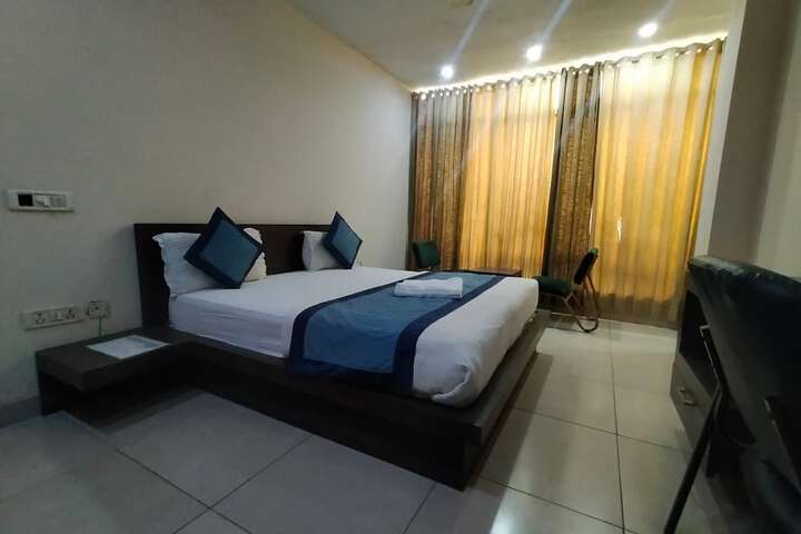 Room 7 of 32