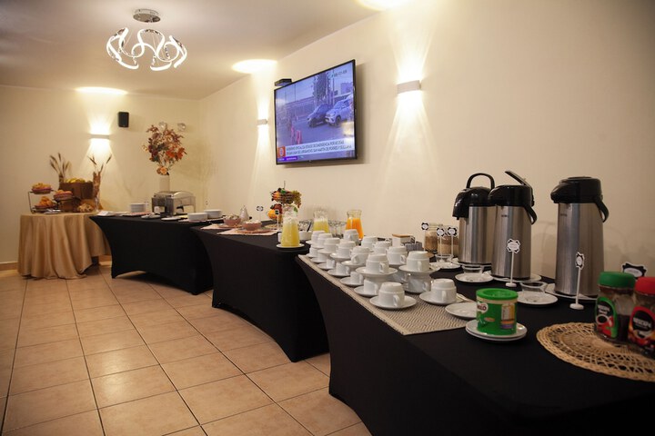 Breakfast/Coffee Service 60 of 67