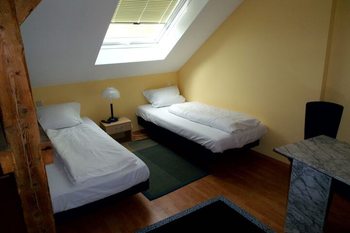 Room 6 of 25
