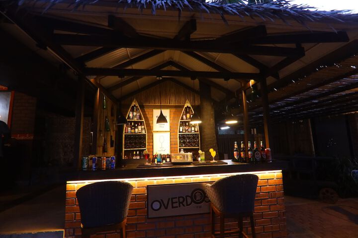 Lounge 74 of 97