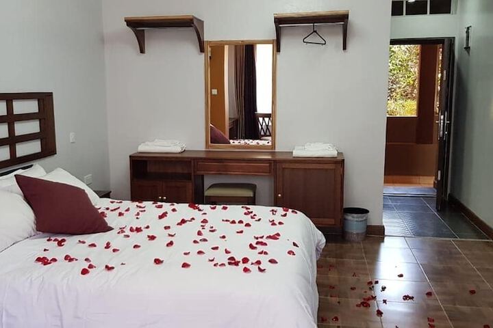 Room 2 of 9