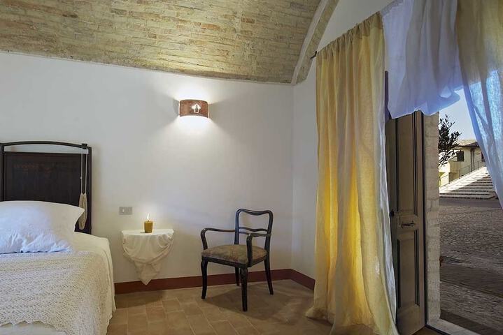 Room 14 of 73