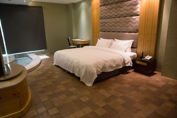 Room 37 of 79