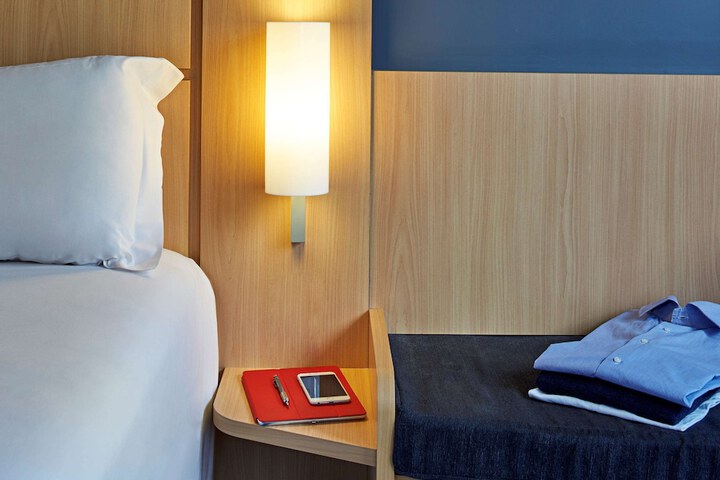 Room 2 of 80