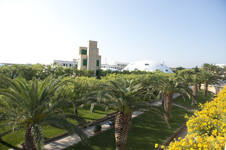 Hotel Exterior 72 of 78