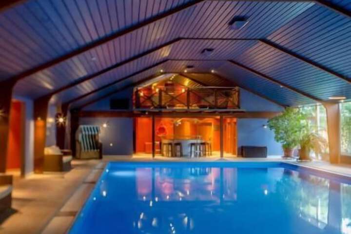 Pool Hotel
