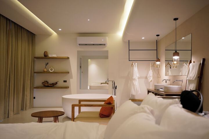Room 13 of 66