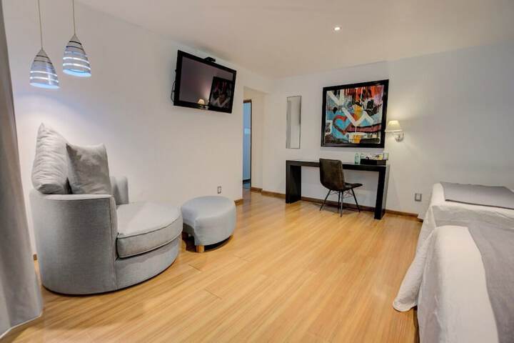 Room 53 of 76