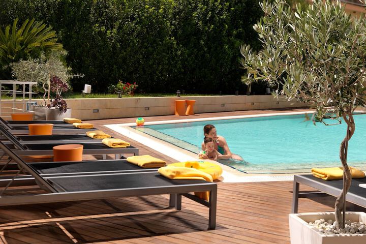 Pool Hotel
