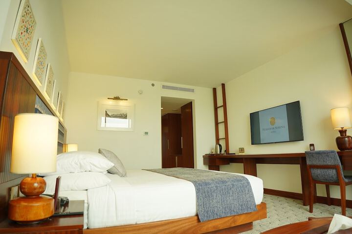 Room 5 of 17