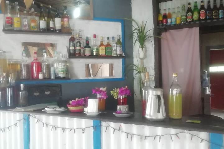 Lounge 7 of 12