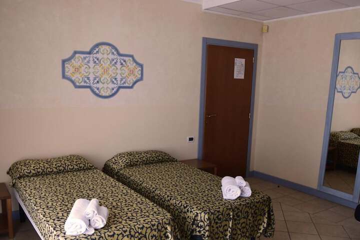Room 13 of 50