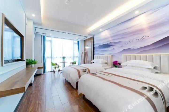 Platinum Hotel (Yangshuo West Street)