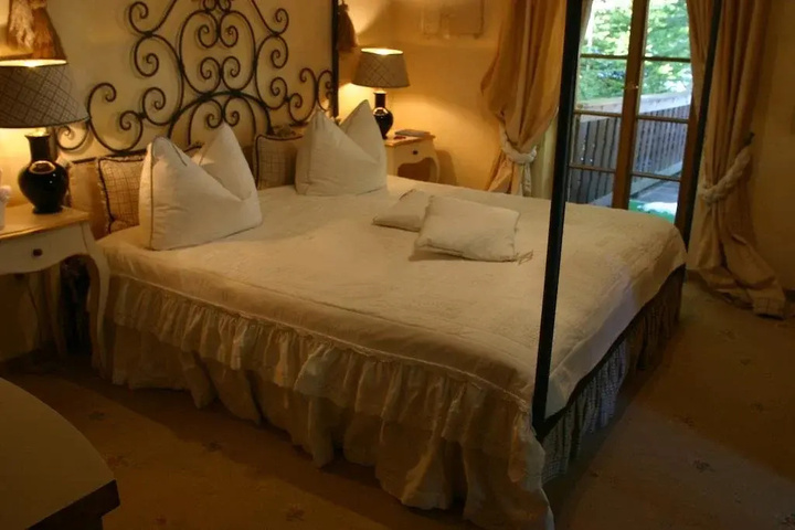 Room 5 of 14