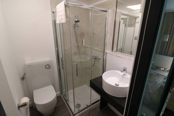 Room 10 of 50