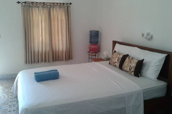 Room 3 of 20