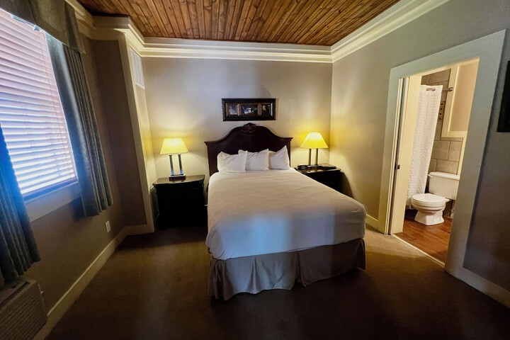 Room 48 of 87