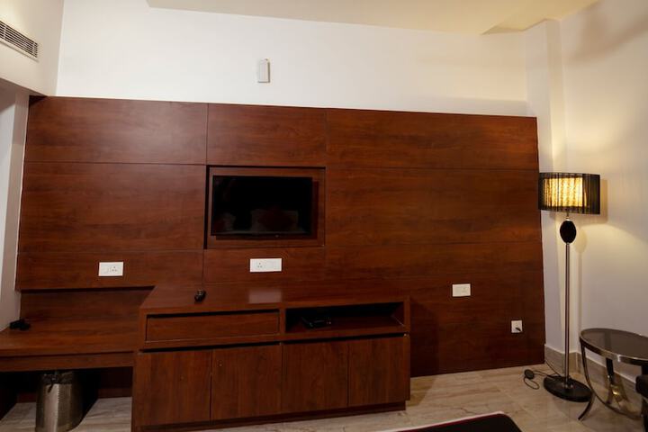 Room 10 of 18