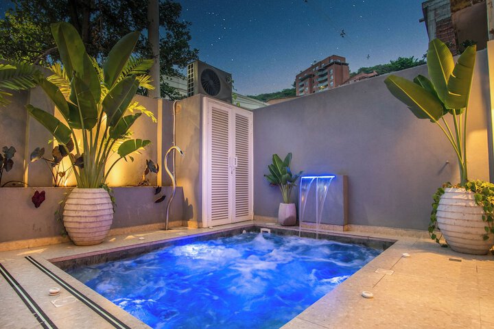 Pool 38 of 78