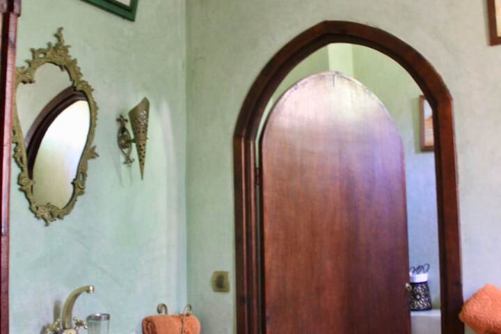 Room 16 of 32