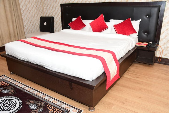 Room 6 of 17