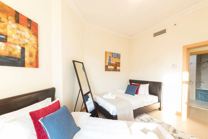 Room 4 of 6