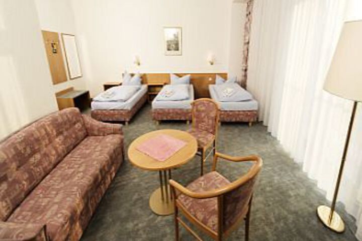 Room 8 of 15