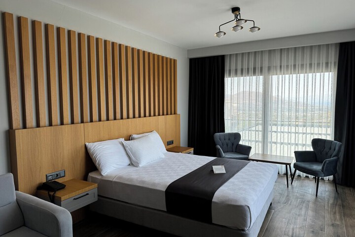 Room 18 of 74