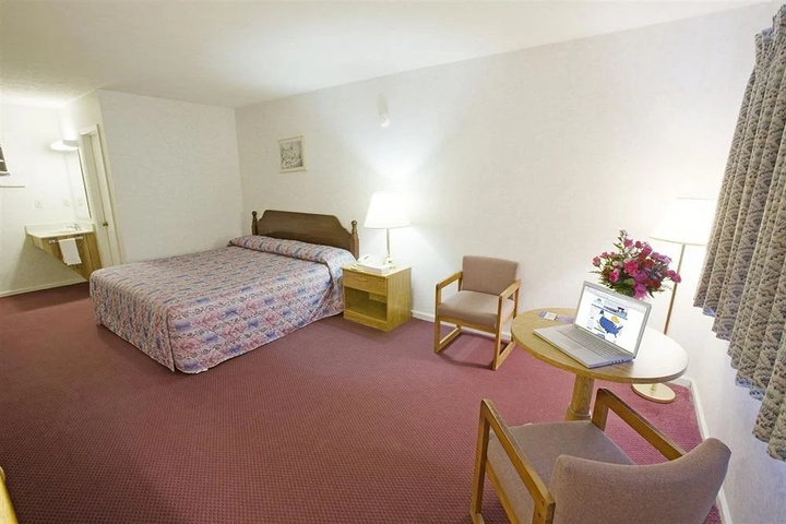 Room 4 of 14