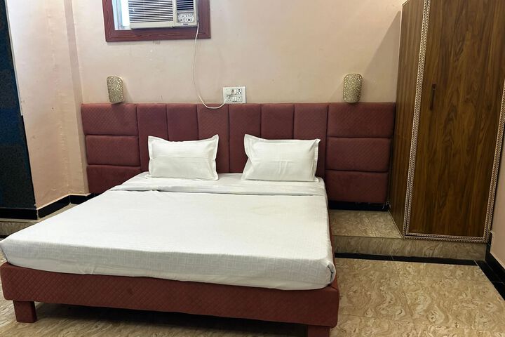 Room 6 of 7