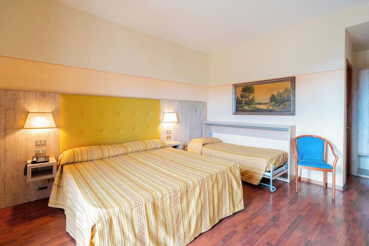 Room 17 of 44
