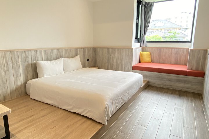 Room 7 of 42