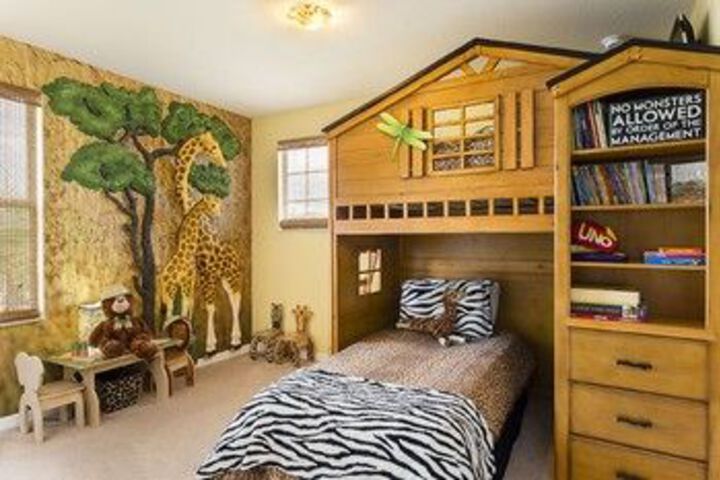 Room 9 of 35