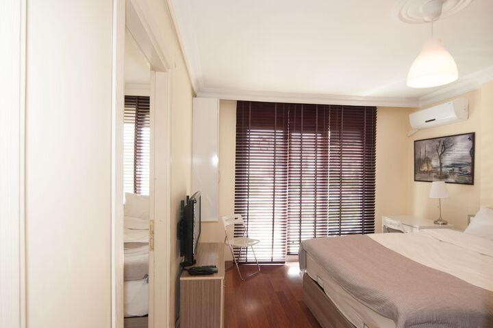Room 11 of 27