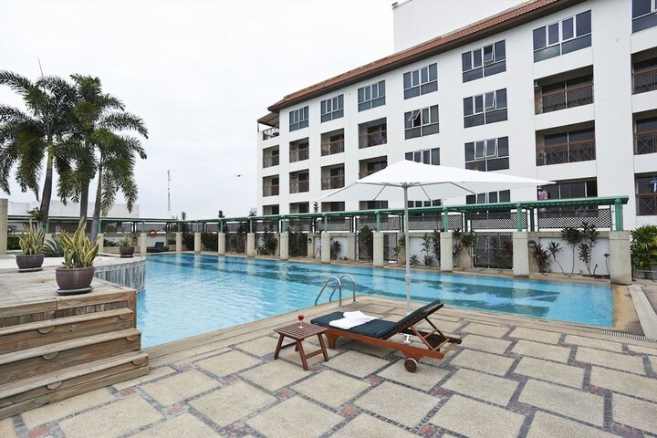 Hotel with Pool