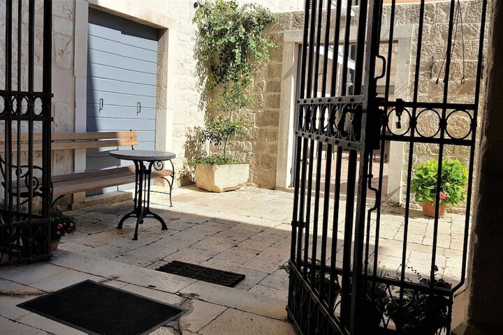 Terrace/Patio 27 of 33