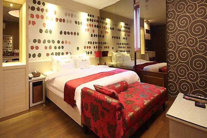 Room 4 of 11