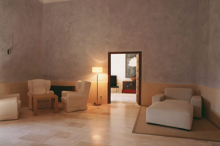 Room 25 of 43