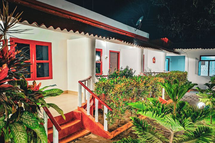 Hotel Exterior 18 of 31