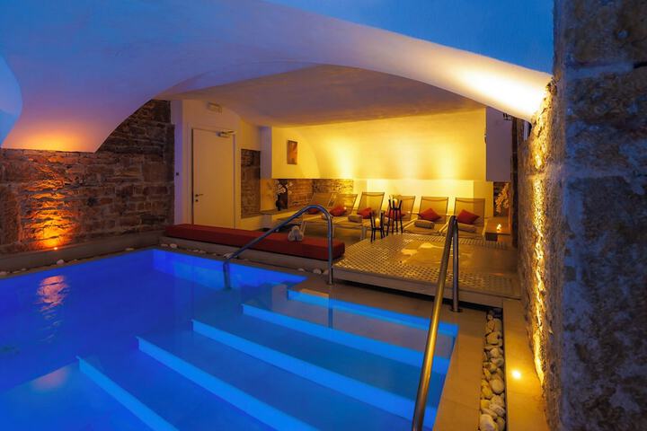 Pool 124 of 171