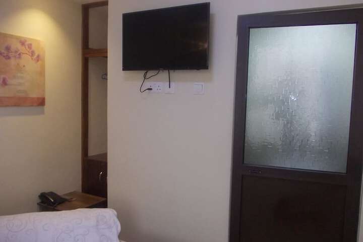 Room 10 of 46