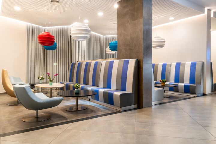 Entrance & Lobby