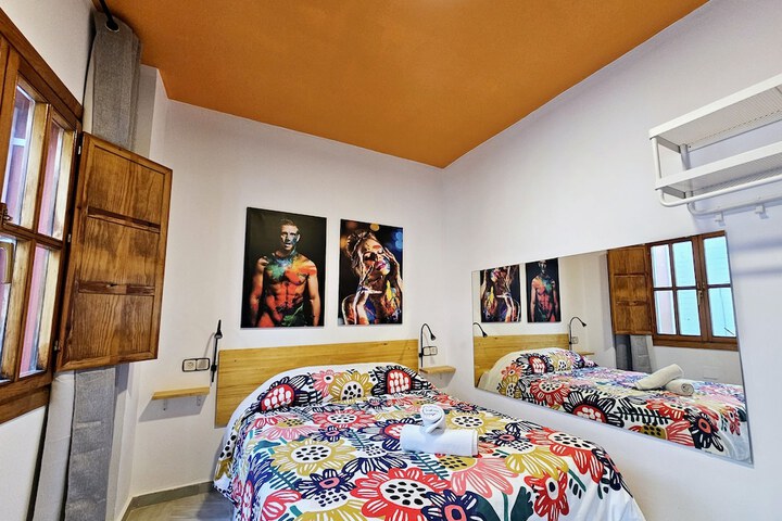 Room 3 of 21