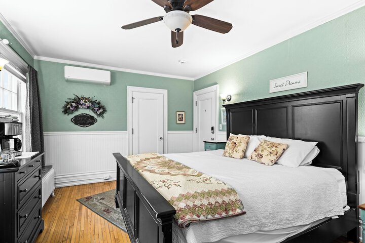 Room 25 of 62