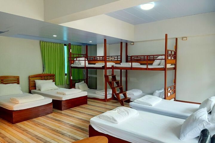 Room 32 of 151