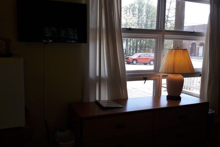 Room 3 of 83