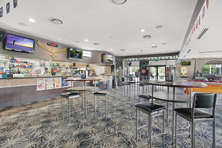 Lounge 18 of 20