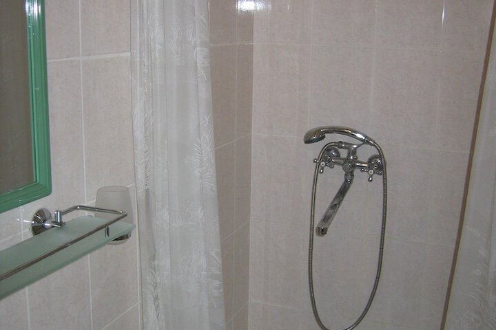 Room 7 of 16